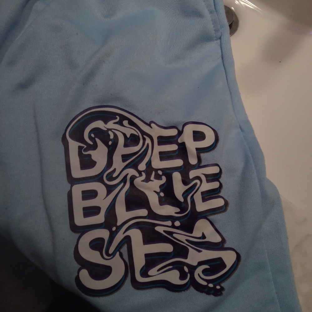 Shorts - Picture 3 of 7